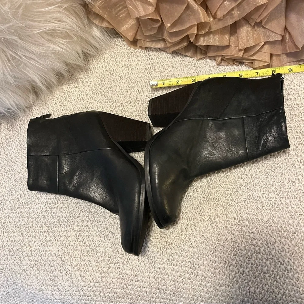 Arturo Chiang Hadley Black Leather Block Heel Back Zip Booties Sz 7